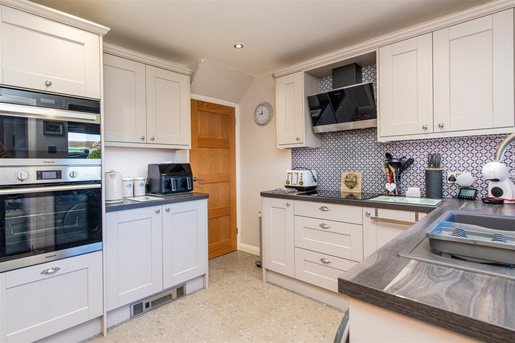 Images for Moss Walk, Corby EAID:oscarjamesapi BID:4