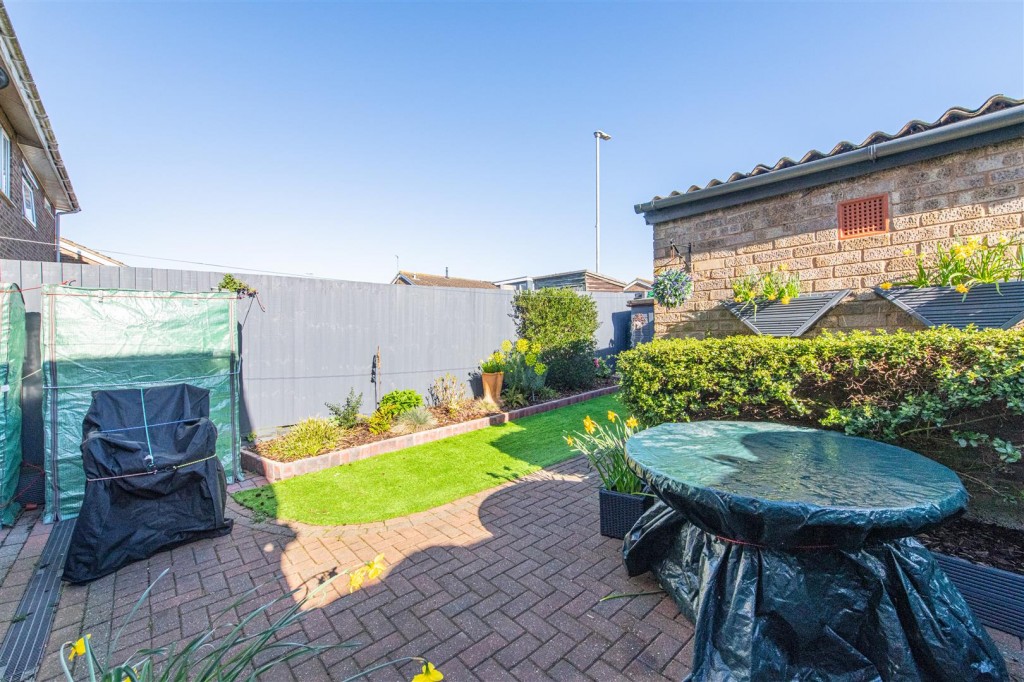 Images for Moss Walk, Corby EAID:oscarjamesapi BID:4