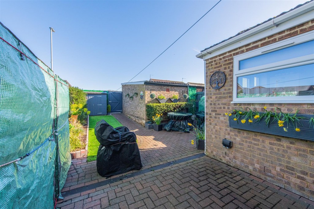 Images for Moss Walk, Corby EAID:oscarjamesapi BID:4