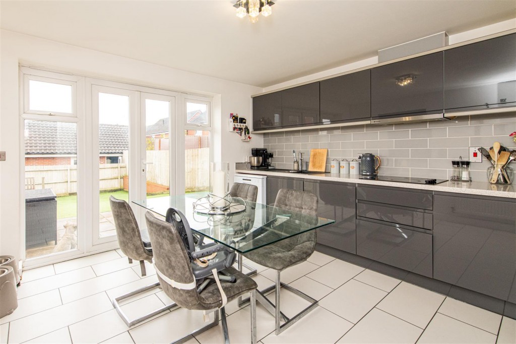 Images for Harrington Road, Irthlingborough EAID:oscarjamesapi BID:8