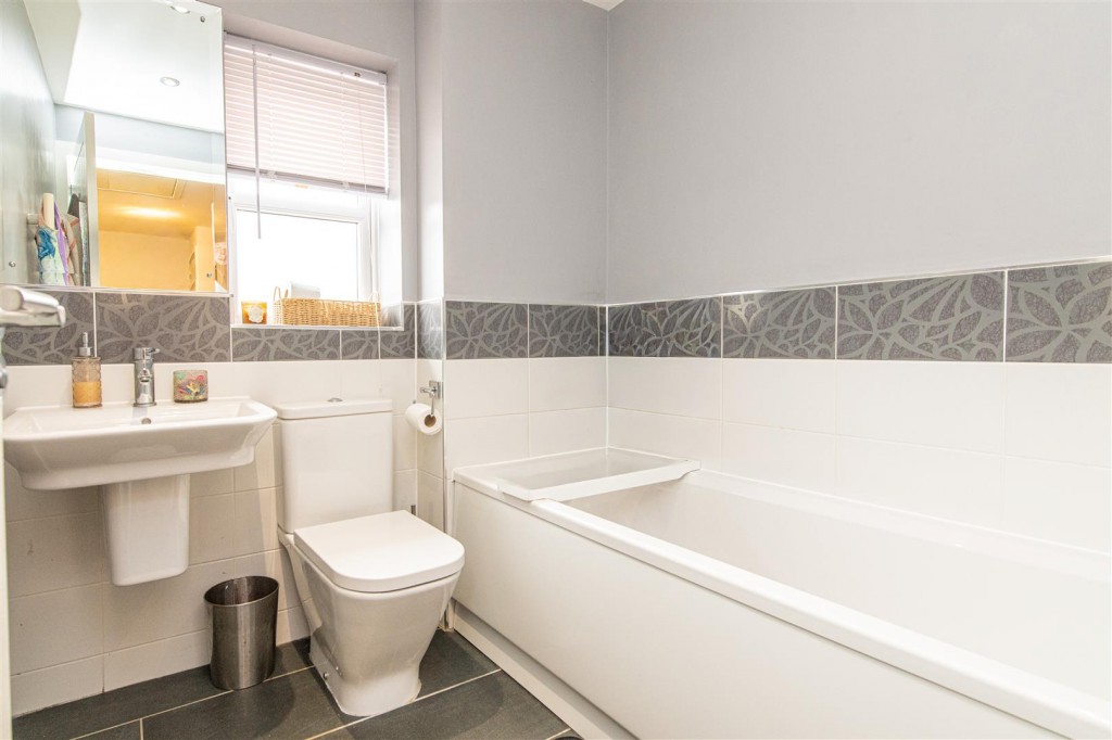 Images for Harrington Road, Irthlingborough EAID:oscarjamesapi BID:8