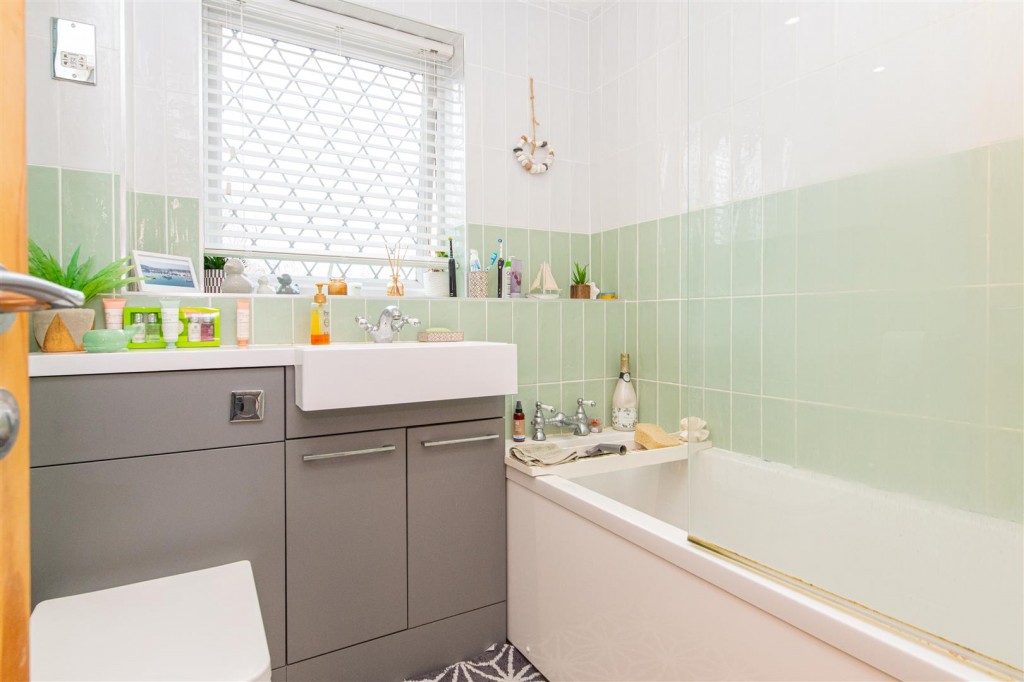 Images for Wessex Close, Kettering EAID:oscarjamesapi BID:2