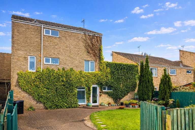 Blenheim Walk, Corby - EAID:oscarjamesapi, BID:4