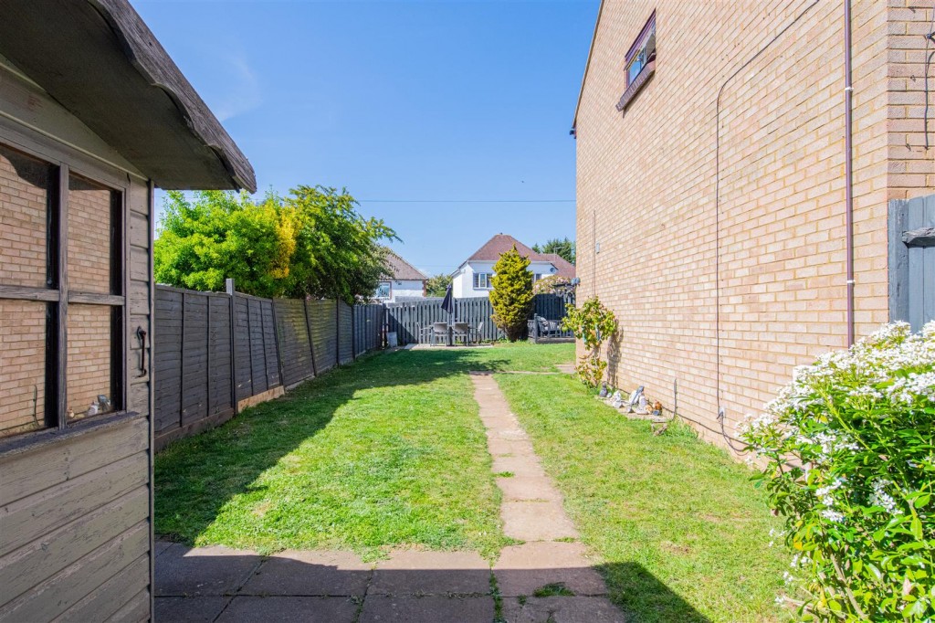 Images for Sandpiper Close, Burton Latimer EAID:oscarjamesapi BID:3