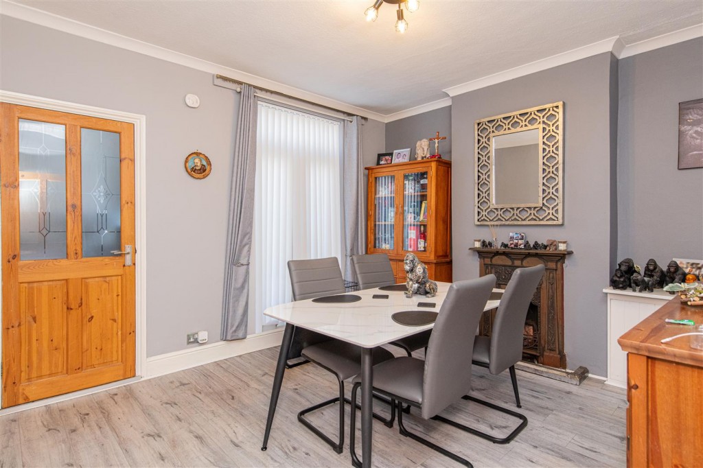 Images for Queen Street, Rushden EAID:oscarjamesapi BID:8