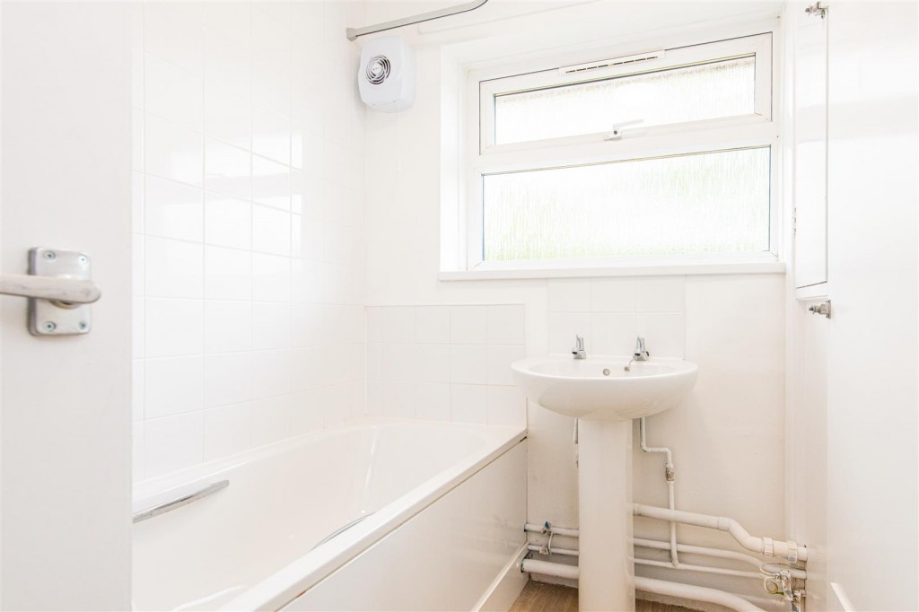 Images for Elizabeth Way, Higham Ferrers EAID:oscarjamesapi BID:8