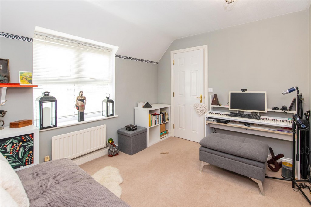Images for Celtic Close, Higham Ferrers EAID:oscarjamesapi BID:8