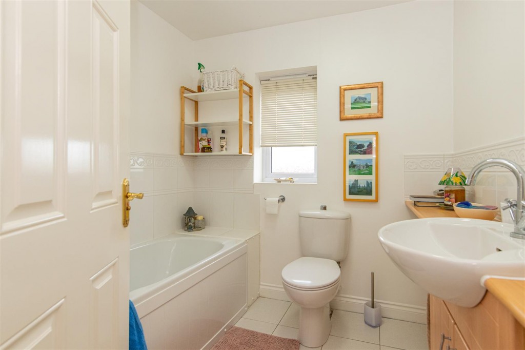 Images for Celtic Close, Higham Ferrers EAID:oscarjamesapi BID:8