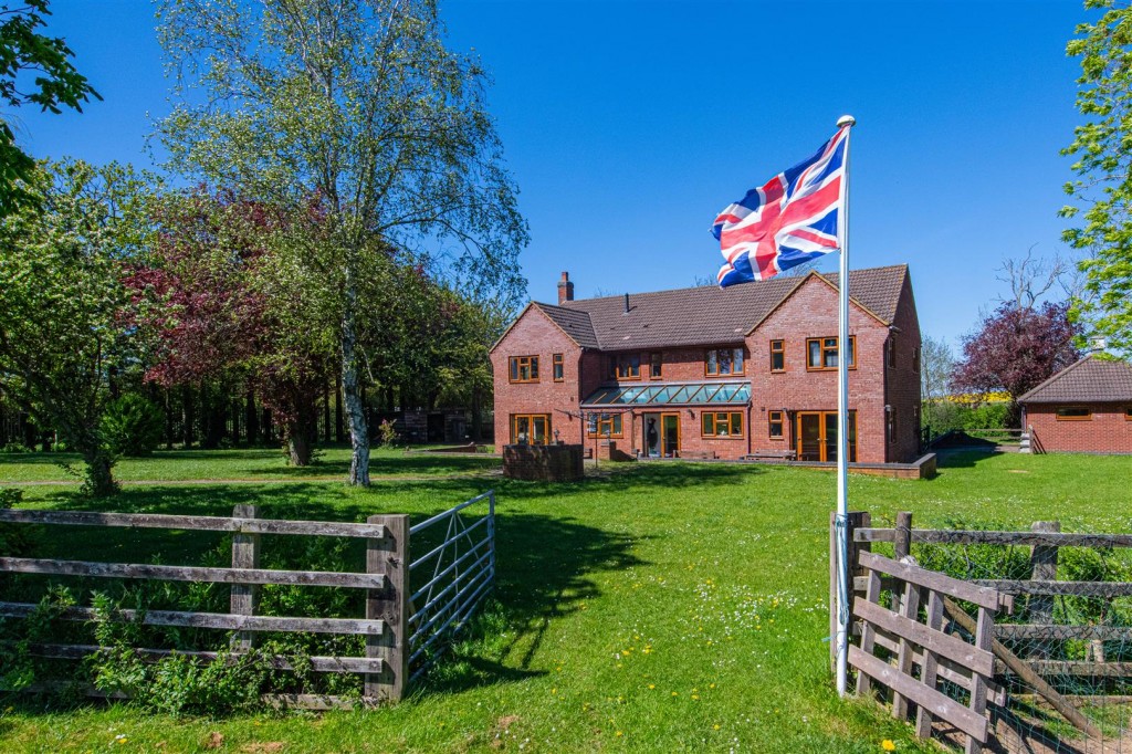 Images for Gables House, Arthingworth Road, Desborough EAID:oscarjamesapi BID:5