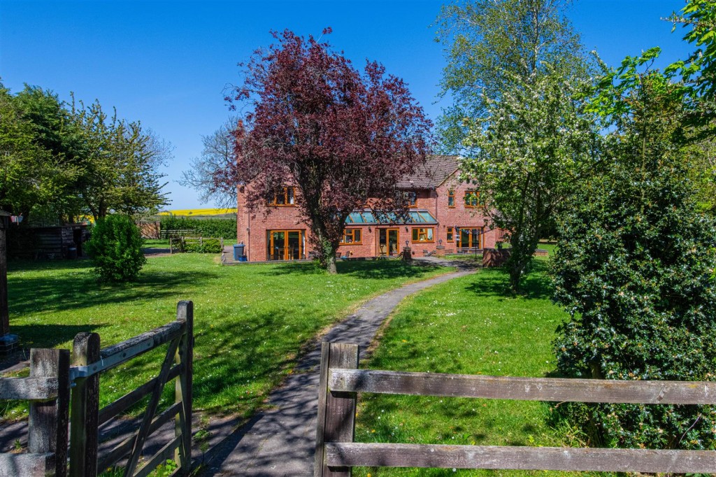 Images for Gables House, Arthingworth Road, Desborough EAID:oscarjamesapi BID:5