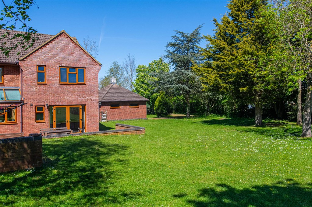 Images for Gables House, Arthingworth Road, Desborough EAID:oscarjamesapi BID:5