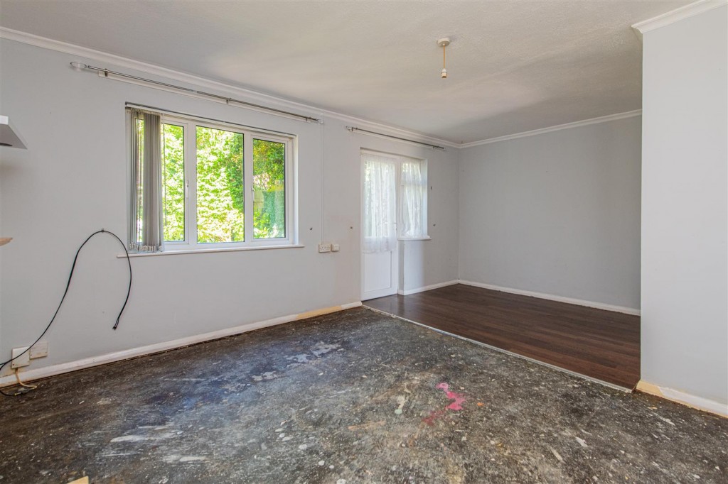 Images for Almond Road, Kettering EAID:oscarjamesapi BID:2