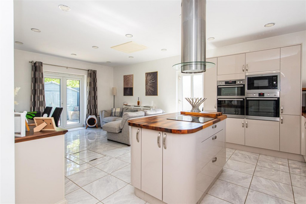 Images for East Avenue, Burton Latimer EAID:oscarjamesapi BID:3