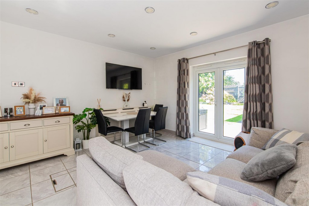Images for East Avenue, Burton Latimer EAID:oscarjamesapi BID:3