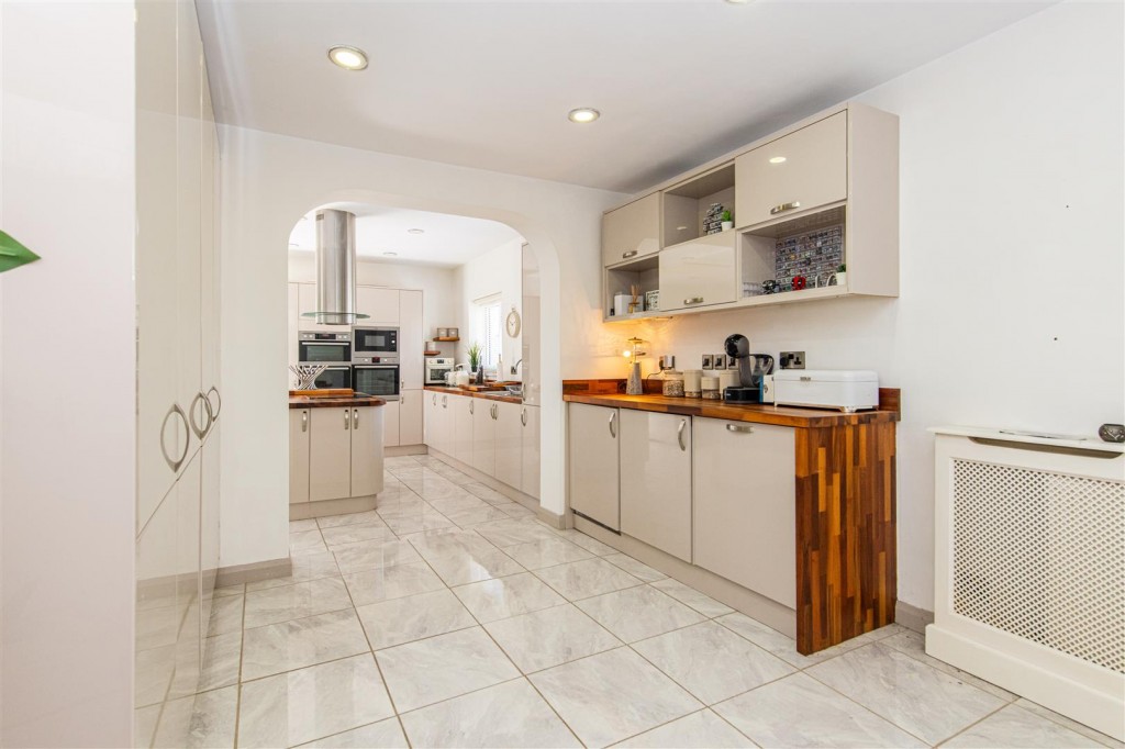 Images for East Avenue, Burton Latimer EAID:oscarjamesapi BID:3