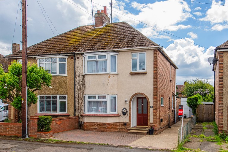 Russell Way, Higham Ferrers - EAID:oscarjamesapi, BID:8