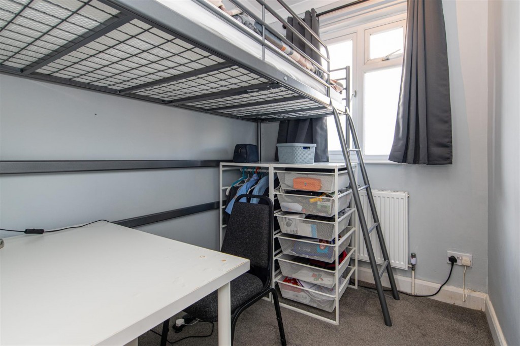Images for Russell Way, Higham Ferrers EAID:oscarjamesapi BID:8