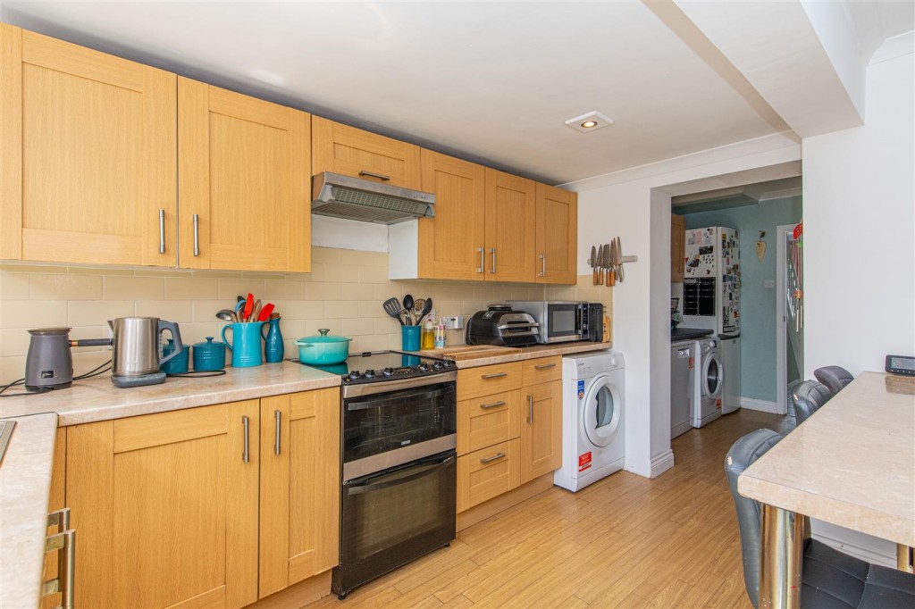 Images for Russell Way, Higham Ferrers EAID:oscarjamesapi BID:8