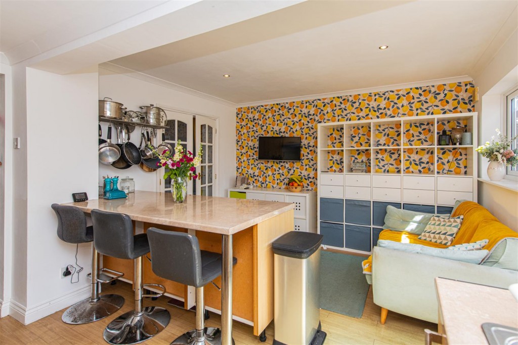 Images for Russell Way, Higham Ferrers EAID:oscarjamesapi BID:8