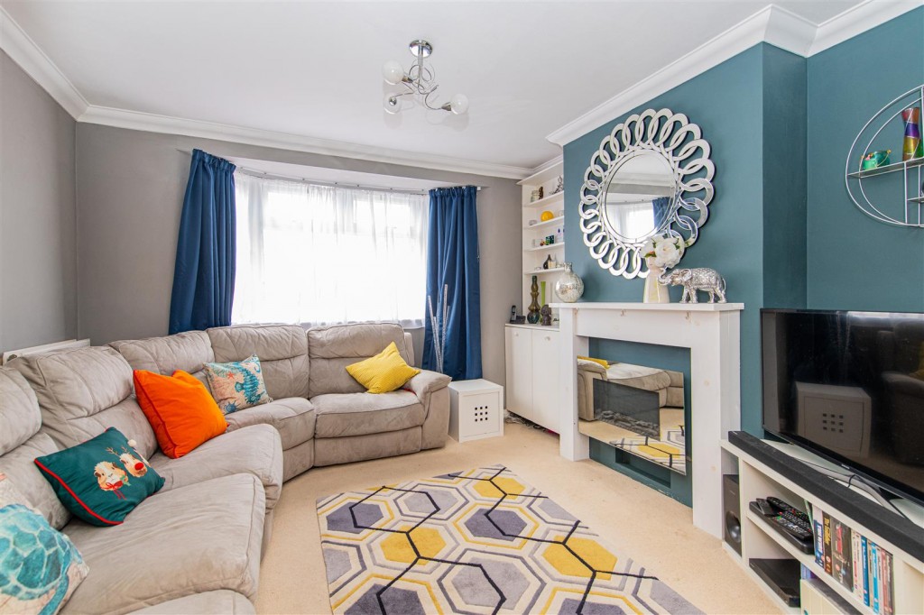 Images for Russell Way, Higham Ferrers EAID:oscarjamesapi BID:8