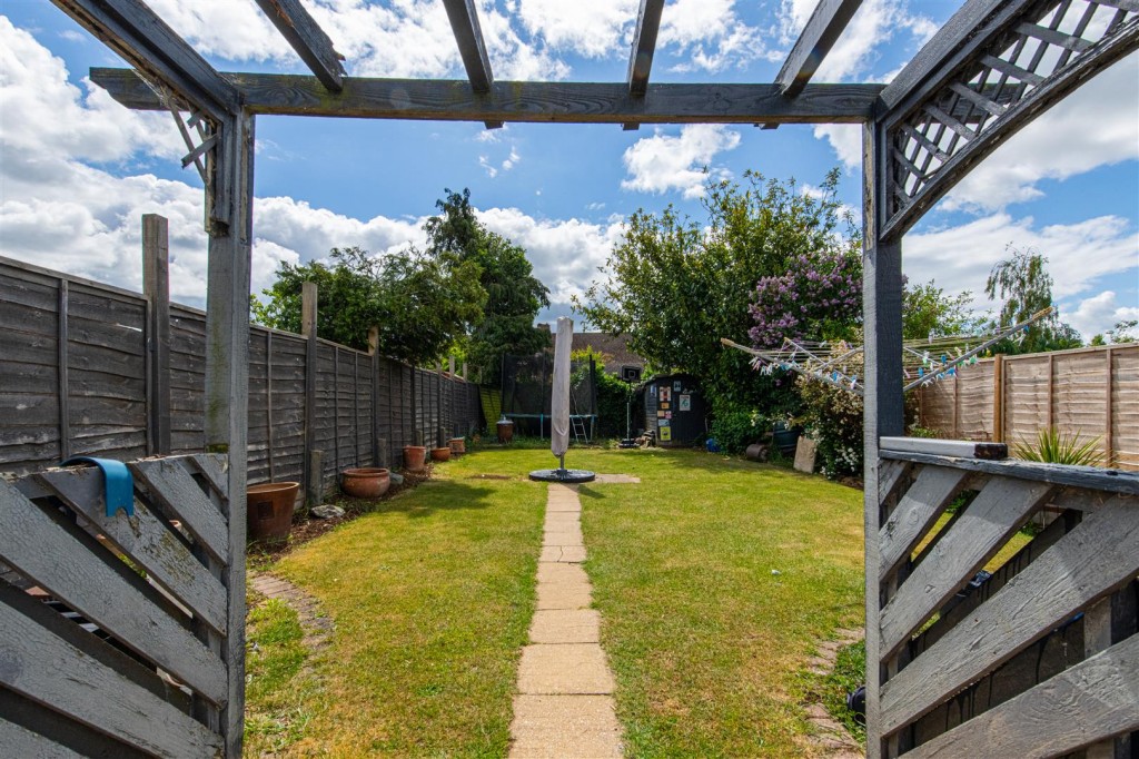 Images for Russell Way, Higham Ferrers EAID:oscarjamesapi BID:8