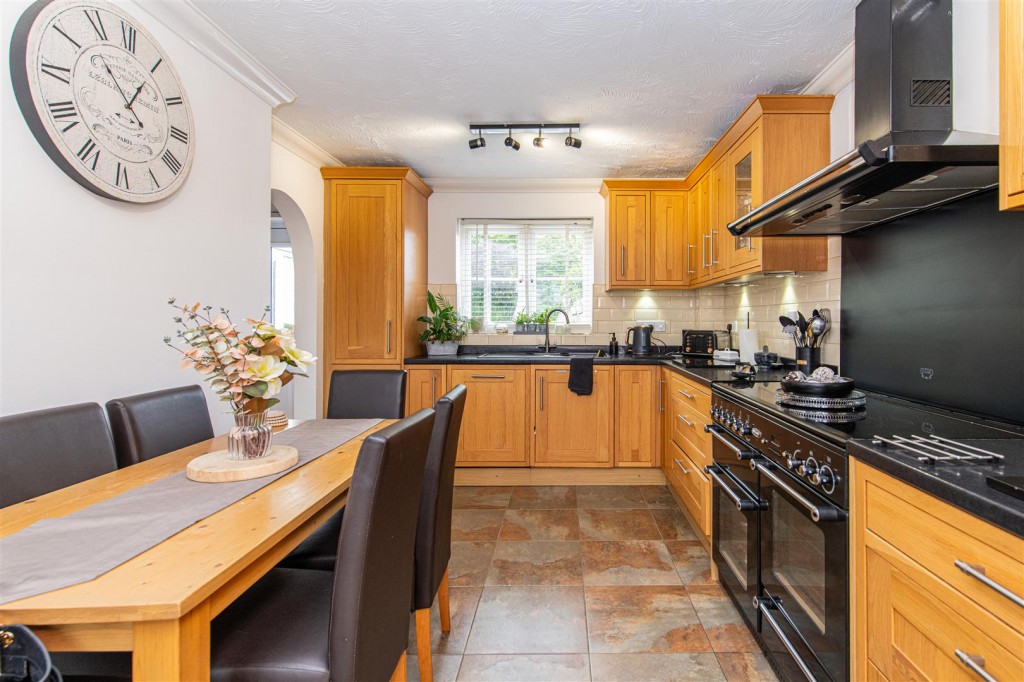 Images for Hunt Close, Wellingborough EAID:oscarjamesapi BID:6