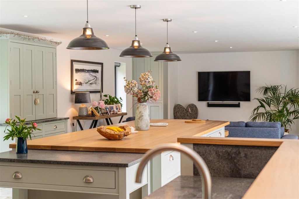 Images for High Street, Brington, Huntingdon EAID:oscarjamesapi BID:3