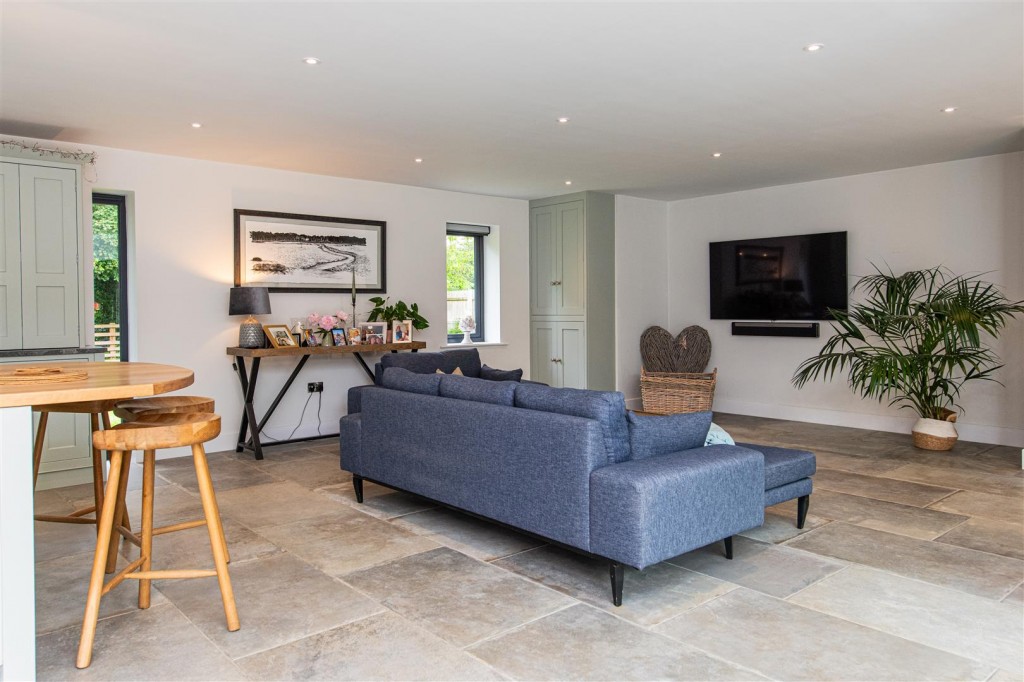 Images for High Street, Brington, Huntingdon EAID:oscarjamesapi BID:3