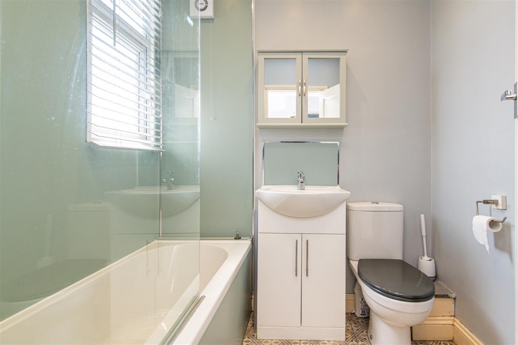 Images for Crescent Close, Market Harborough EAID:oscarjamesapi BID:5