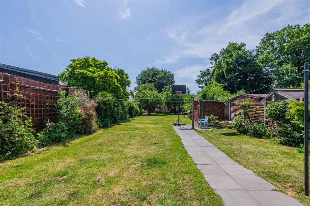 Images for Station Road, Burton Latimer EAID:oscarjamesapi BID:3