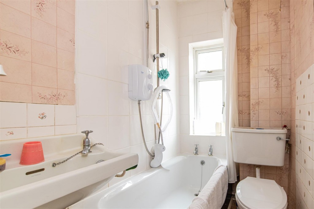 Images for Harrington Road, Desborough, Kettering EAID:oscarjamesapi BID:2