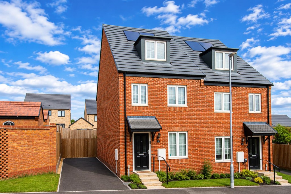 Images for Mistletoe Gardens, Priors Hall, Corby EAID:oscarjamesapi BID:4