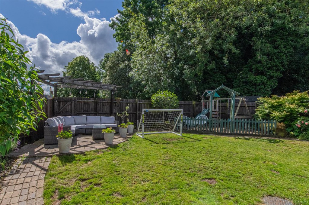 Images for Harlestone Road, Northampton EAID:oscarjamesapi BID:1