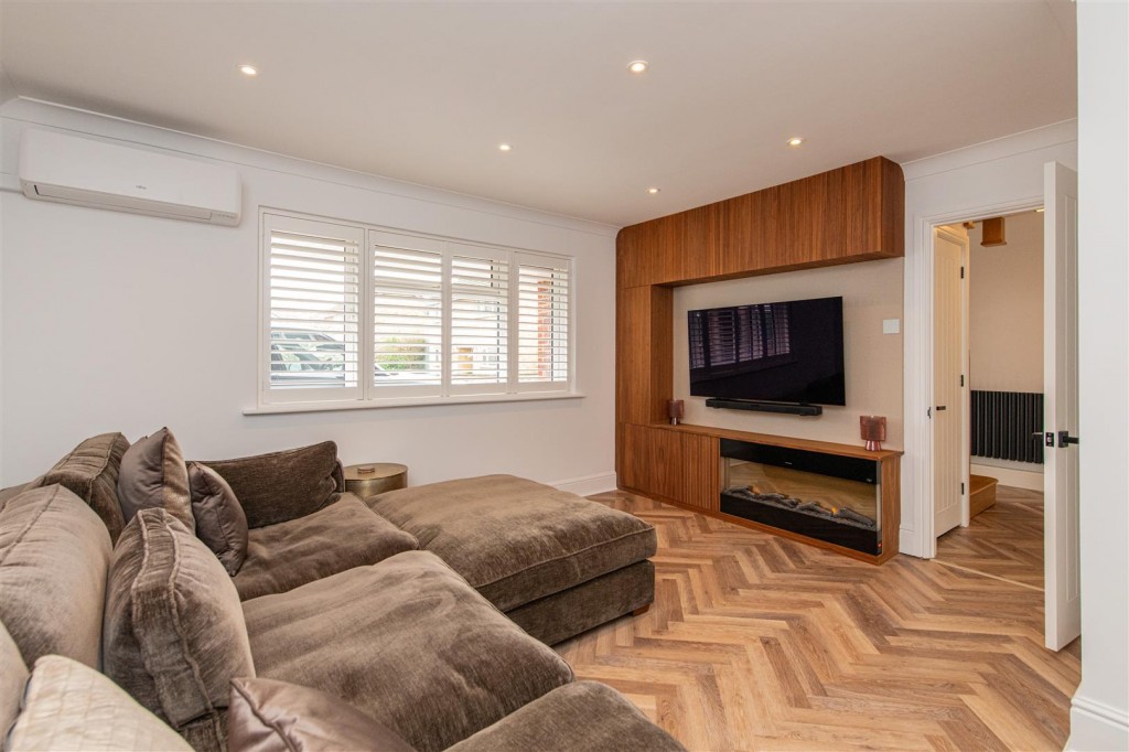 Images for Surrey Close, Corby EAID:oscarjamesapi BID:2