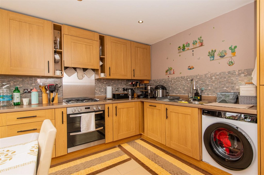 Images for Finedon Road, Burton Latimer EAID:oscarjamesapi BID:2
