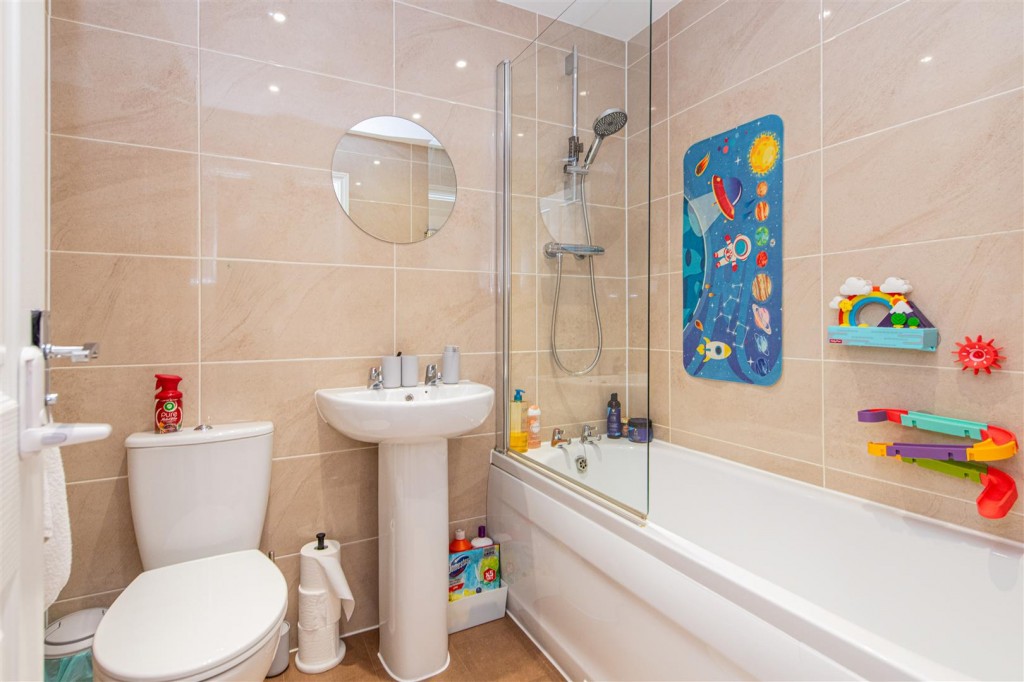 Images for Finedon Road, Burton Latimer EAID:oscarjamesapi BID:2