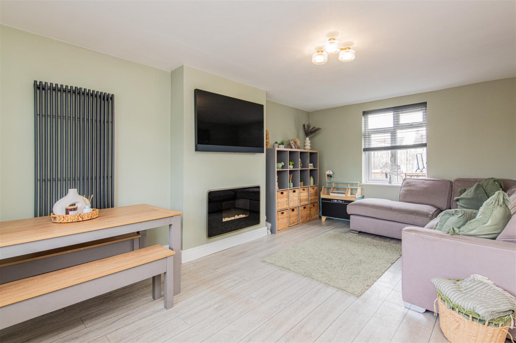 Images for Swanspool Parade, Wellingborough EAID:oscarjamesapi BID:6