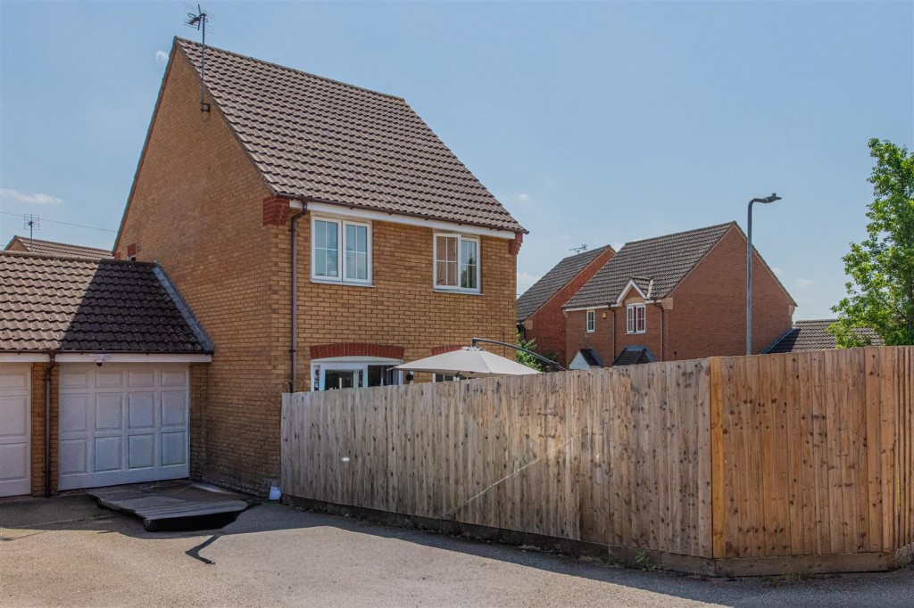 Images for Randall Close, Irthlingborough EAID:oscarjamesapi BID:8