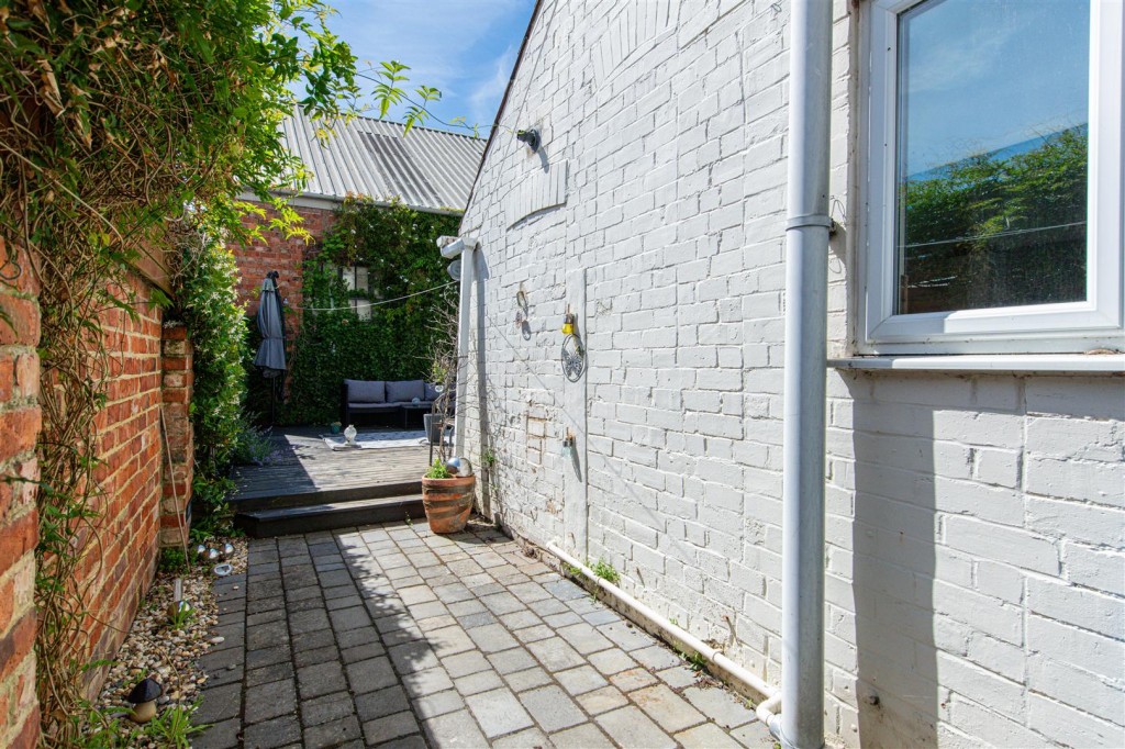 Images for Irchester Road, Rushden EAID:oscarjamesapi BID:8
