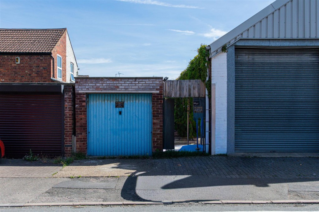 Images for Irchester Road, Rushden EAID:oscarjamesapi BID:8