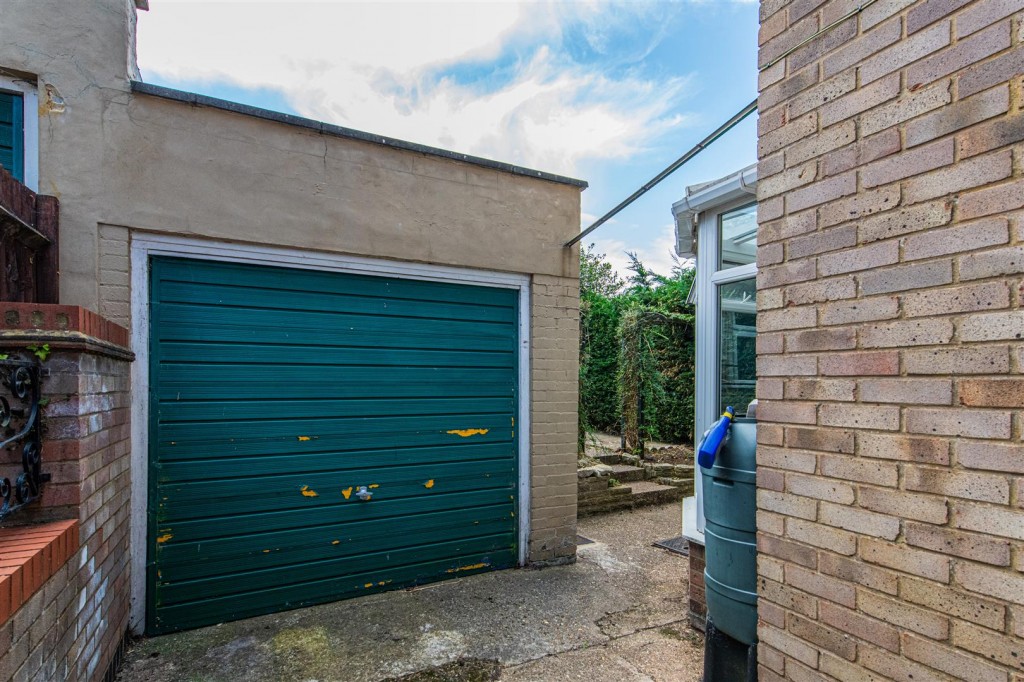 Images for Meadow Walk, Higham Ferrers, Rushden EAID:oscarjamesapi BID:2