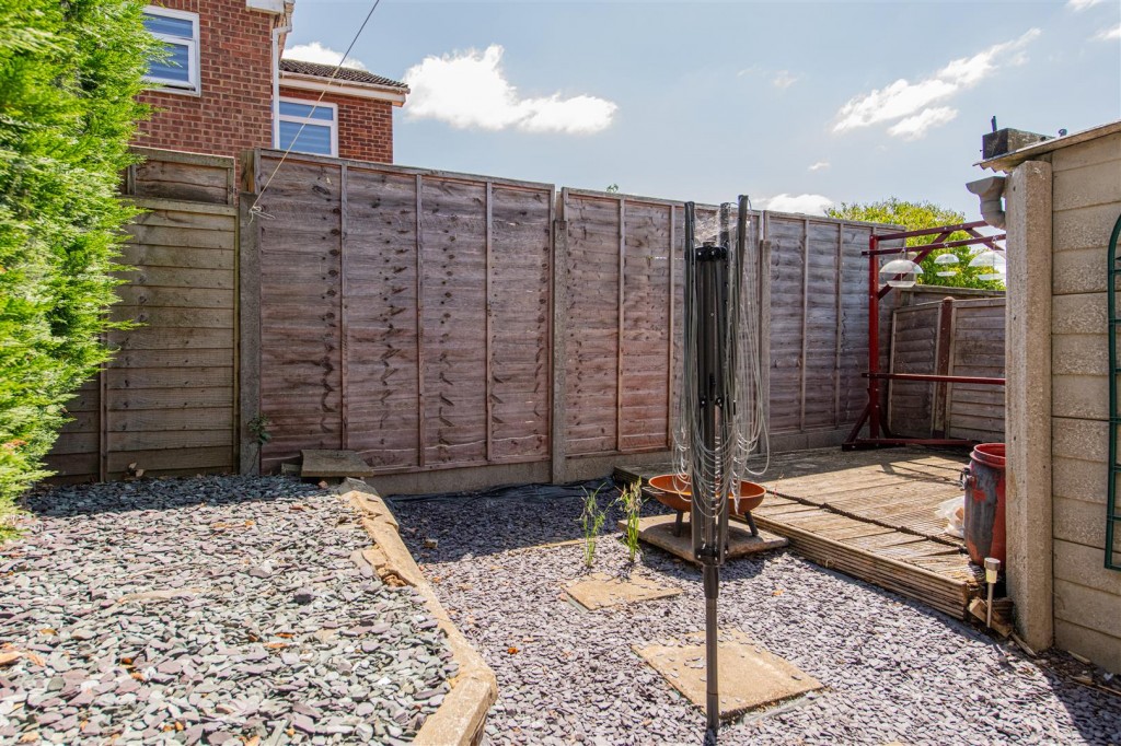 Images for Meadow Walk, Higham Ferrers EAID:oscarjamesapi BID:8
