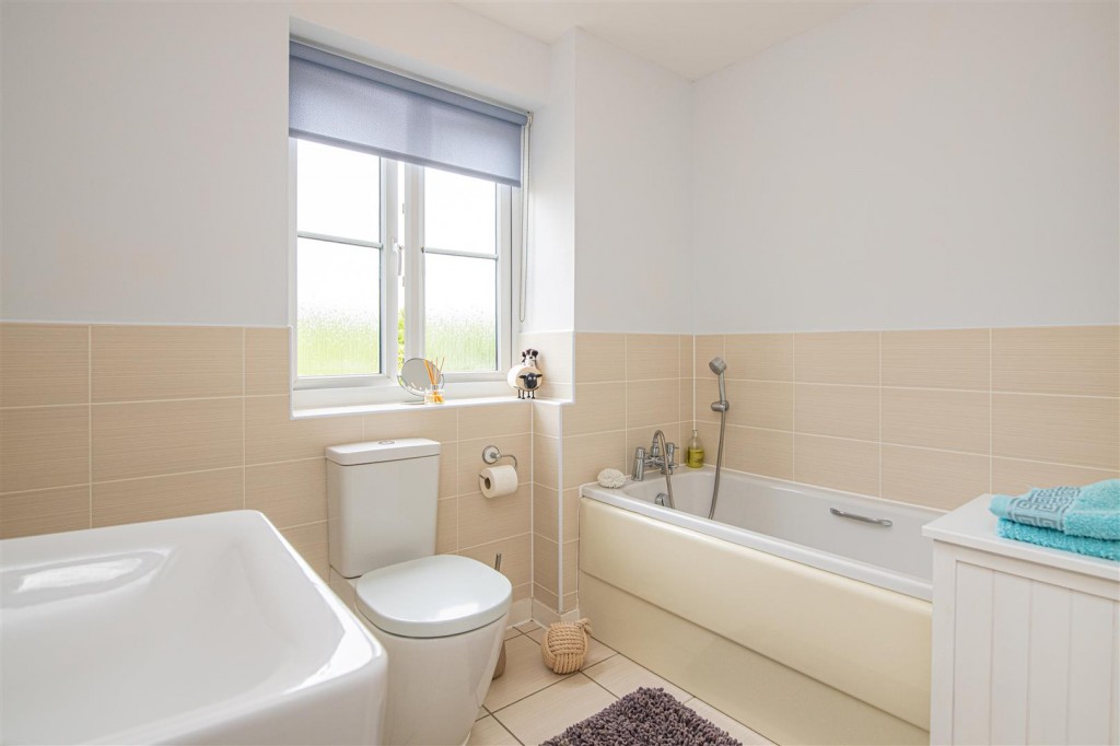 Images for Barnwell Gardens, Priors Hall, Corby EAID:oscarjamesapi BID:4