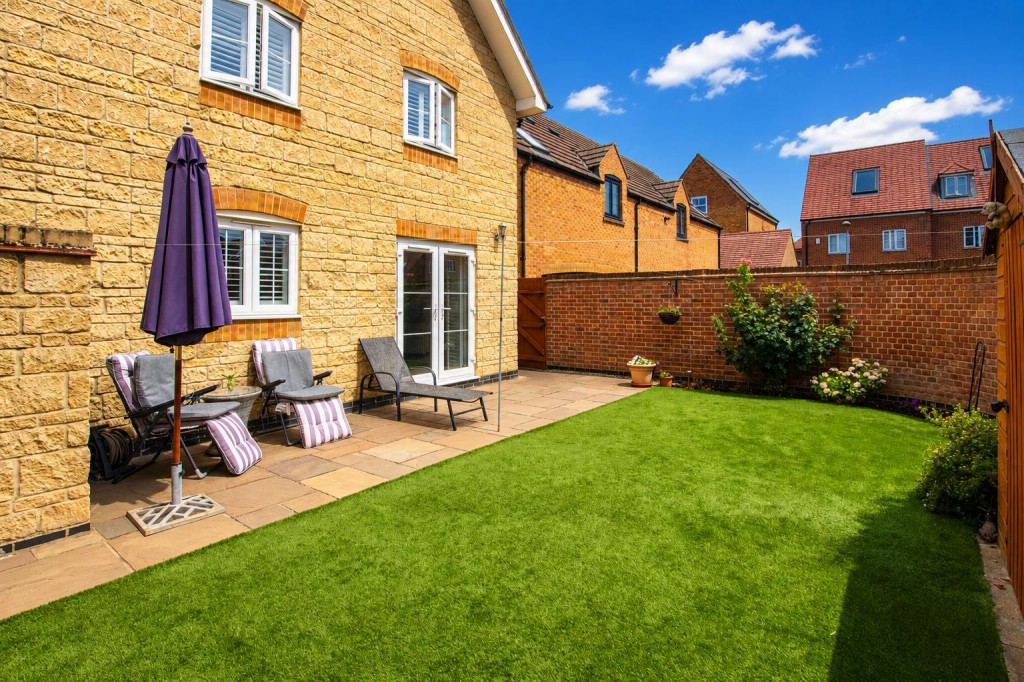 Images for Barnwell Gardens, Priors Hall, Corby EAID:oscarjamesapi BID:4
