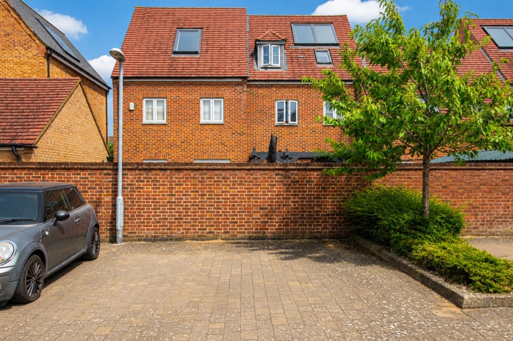 Images for Barnwell Gardens, Priors Hall, Corby EAID:oscarjamesapi BID:4