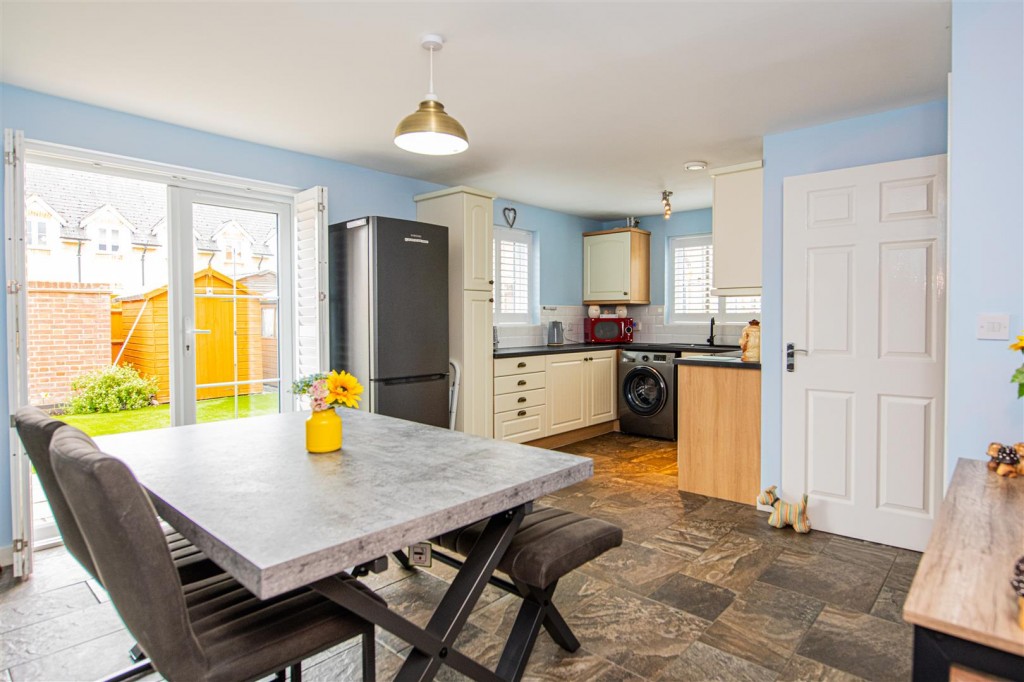 Images for Barnwell Gardens, Priors Hall, Corby EAID:oscarjamesapi BID:4