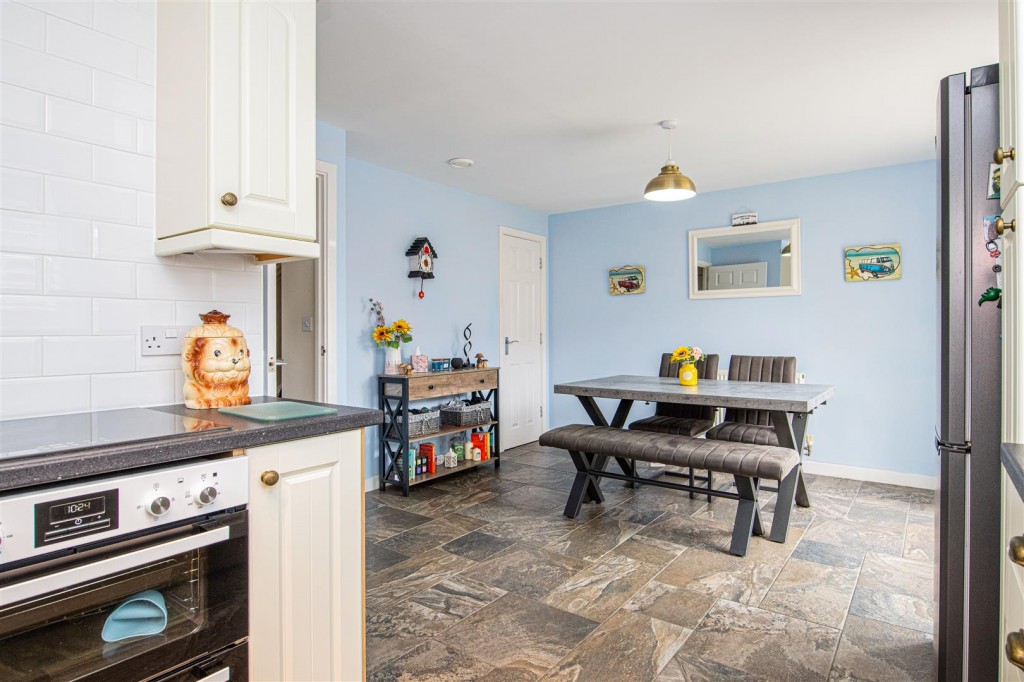 Images for Barnwell Gardens, Priors Hall, Corby EAID:oscarjamesapi BID:4