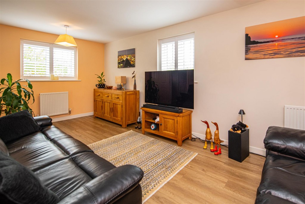 Images for Barnwell Gardens, Priors Hall, Corby EAID:oscarjamesapi BID:4