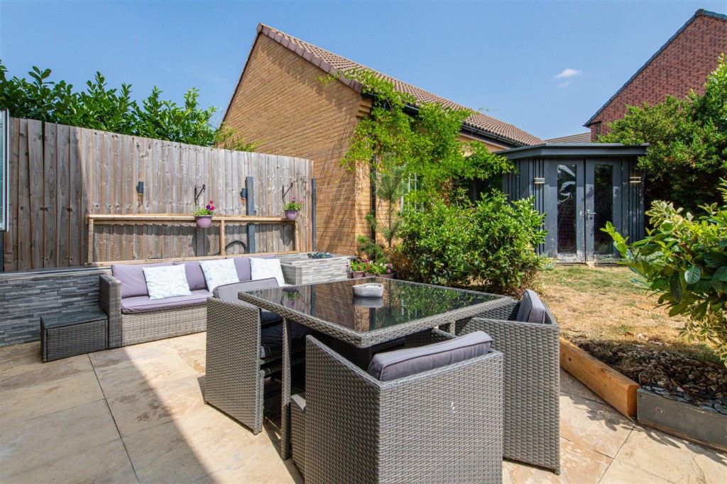 Images for Pippin Lane, Higham Ferrers EAID:oscarjamesapi BID:8