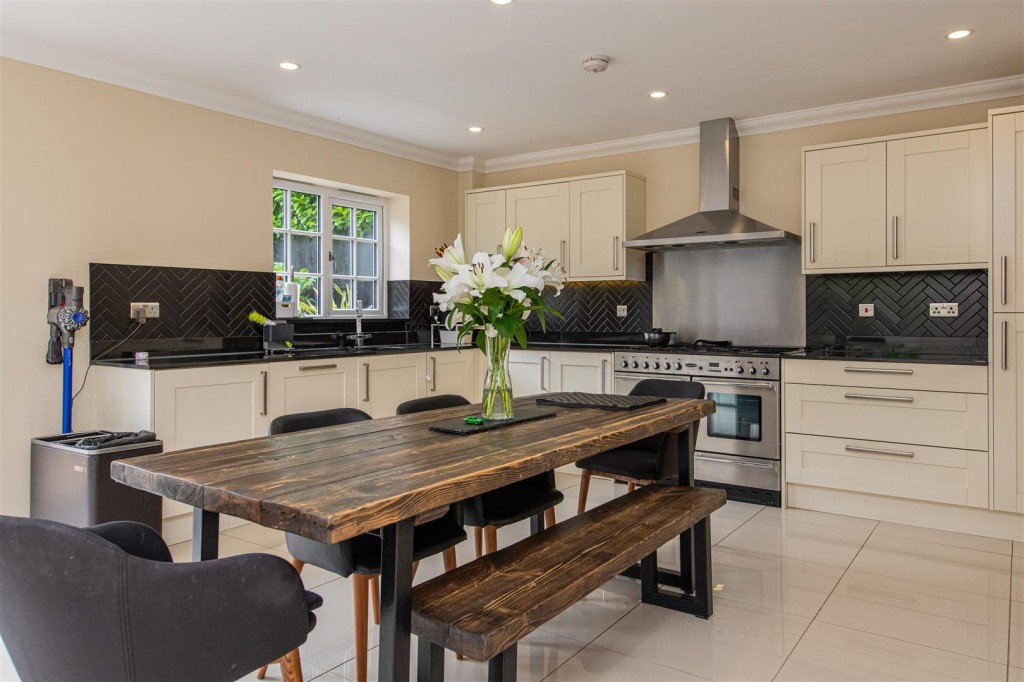Images for Main Street, Little Harrowden, Wellingborough EAID:oscarjamesapi BID:3